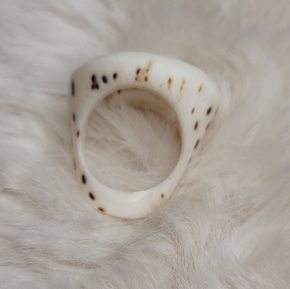 Seashell Ring Size 9 - Picture 4 of 6